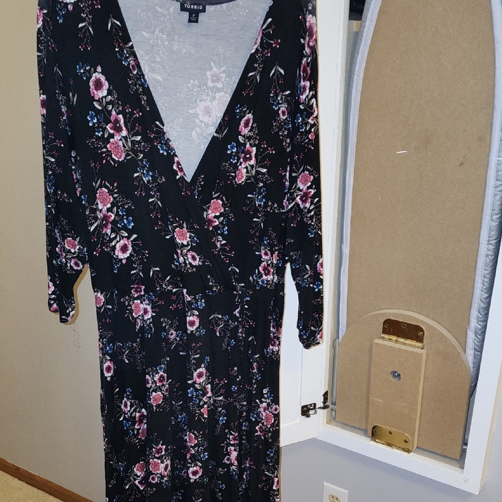 Torrid Pink Floral V-Neck Sheath Dress